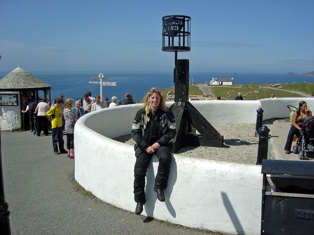 England009