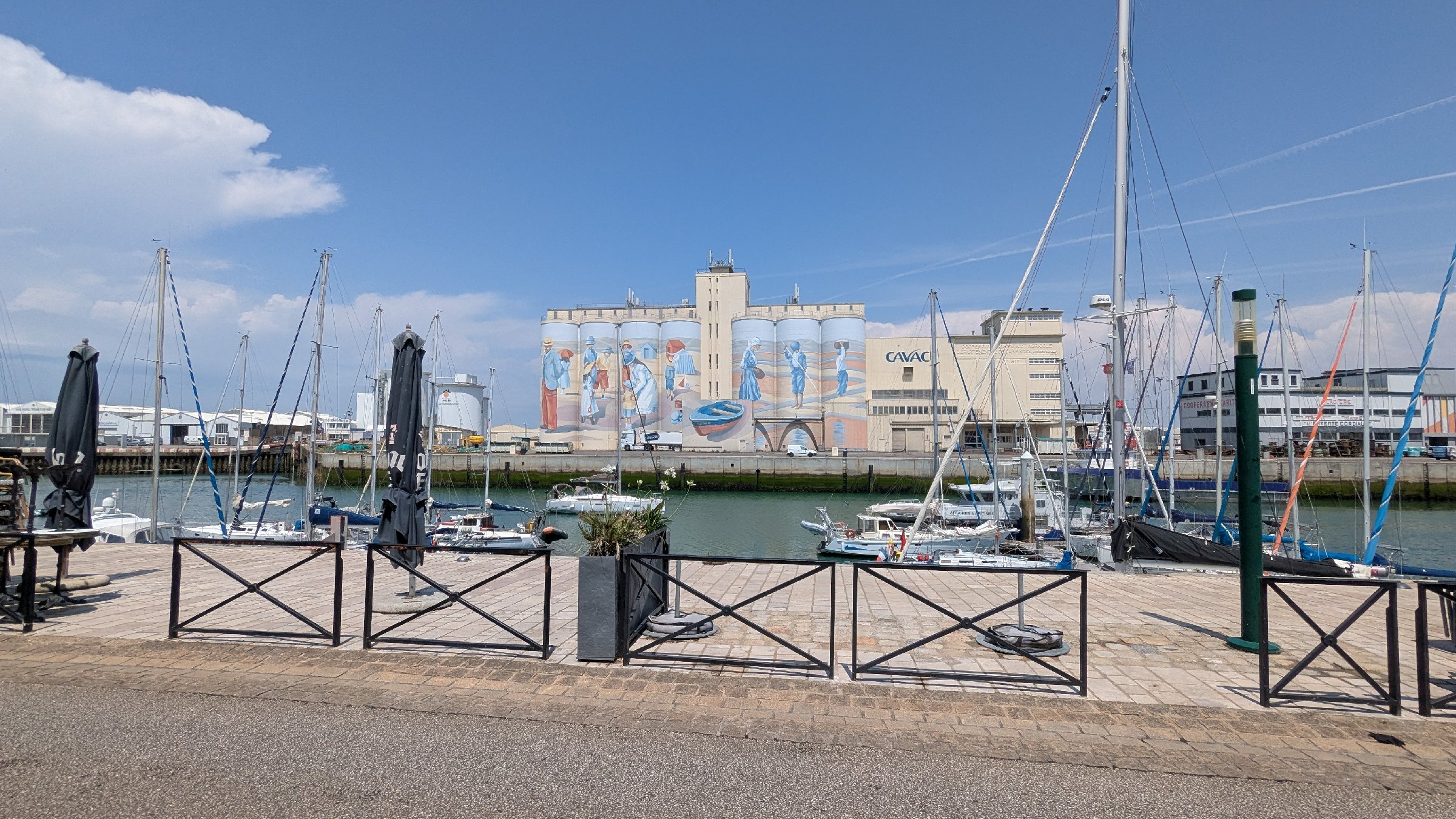 france25099